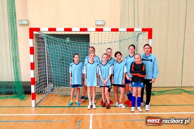 Zdjęcie w galerii na portalu naszraciborz.pl: Nędza i Chałupki wygrały halowy turniej w Rudniku wiadomości z regionu
