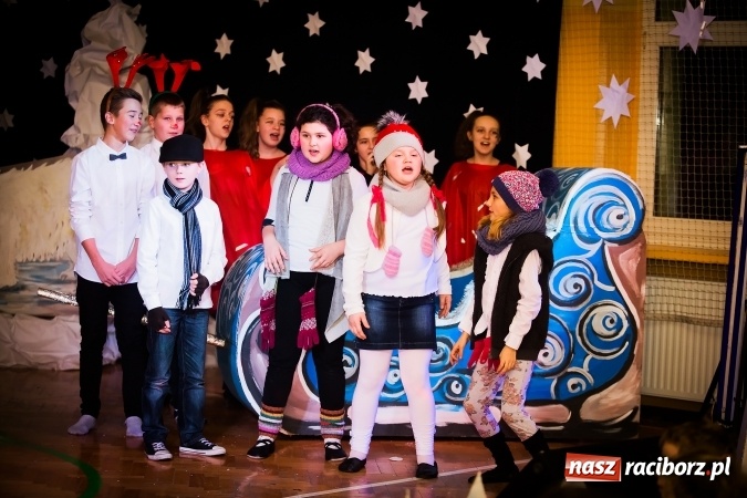 Zdjęcie w galerii na portalu naszraciborz.pl: Kr&oacute;lowa Śniegu, czyli jasełka w SP13 wiadomości z regionu