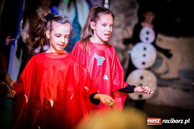 Zdjęcie w galerii na portalu naszraciborz.pl: Kr&oacute;lowa Śniegu, czyli jasełka w SP13 wiadomości z regionu