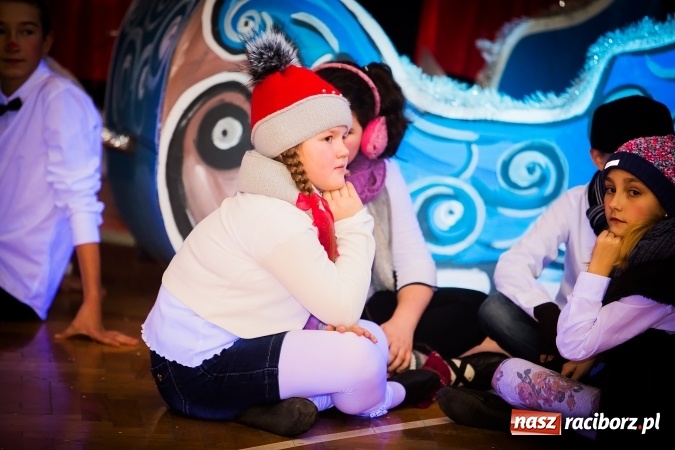 Zdjęcie w galerii na portalu naszraciborz.pl: Kr&oacute;lowa Śniegu, czyli jasełka w SP13 wiadomości z regionu