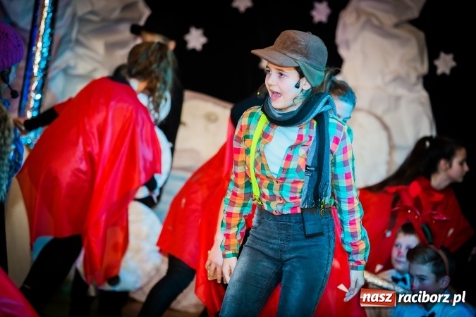 Zdjęcie w galerii na portalu naszraciborz.pl: Kr&oacute;lowa Śniegu, czyli jasełka w SP13 wiadomości z regionu