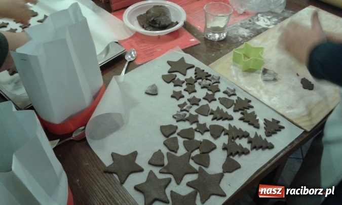 Zdjęcie w galerii na portalu naszraciborz.pl: Gotuj po niemiecku - uczniowie Szkoły Podstawowej nr 1 w Raciborzu na świątecznych warsztatach w Gliwicach wiadomości z regionu