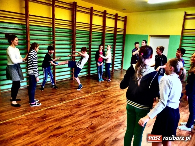 Zdjęcie w galerii na portalu naszraciborz.pl: Warsztaty aktorskie z Roksaną Lewak w Kuźni Raciborskiej  wiadomości z regionu