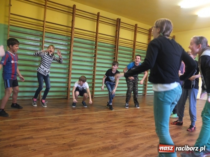 Zdjęcie w galerii na portalu naszraciborz.pl: Warsztaty aktorskie z Roksaną Lewak w Kuźni Raciborskiej  wiadomości z regionu