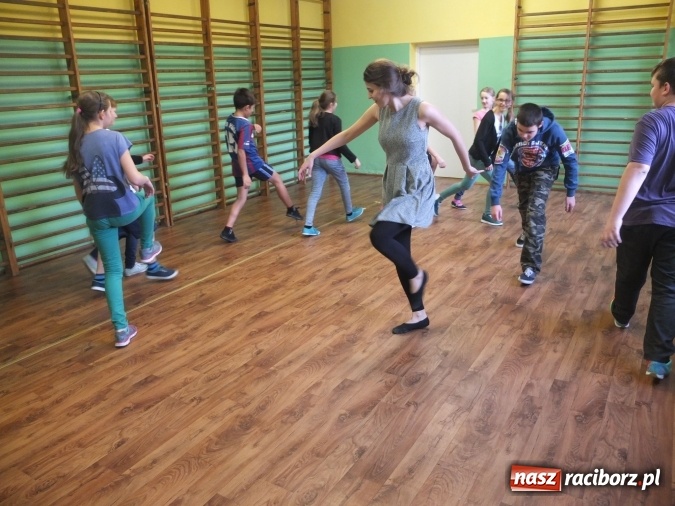 Zdjęcie w galerii na portalu naszraciborz.pl: Warsztaty aktorskie z Roksaną Lewak w Kuźni Raciborskiej  wiadomości z regionu