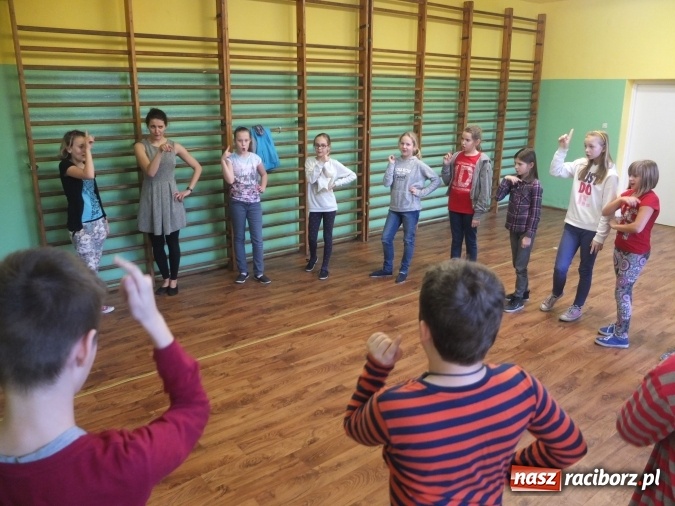 Zdjęcie w galerii na portalu naszraciborz.pl: Warsztaty aktorskie z Roksaną Lewak w Kuźni Raciborskiej  wiadomości z regionu