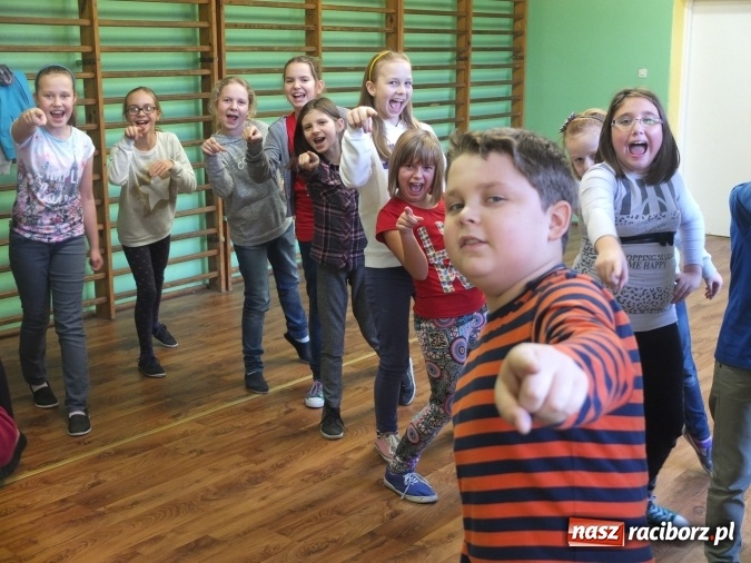 Zdjęcie w galerii na portalu naszraciborz.pl: Warsztaty aktorskie z Roksaną Lewak w Kuźni Raciborskiej  wiadomości z regionu