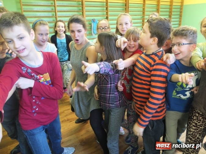 Zdjęcie w galerii na portalu naszraciborz.pl: Warsztaty aktorskie z Roksaną Lewak w Kuźni Raciborskiej  wiadomości z regionu