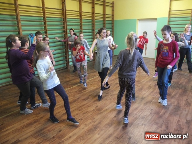 Zdjęcie w galerii na portalu naszraciborz.pl: Warsztaty aktorskie z Roksaną Lewak w Kuźni Raciborskiej  wiadomości z regionu