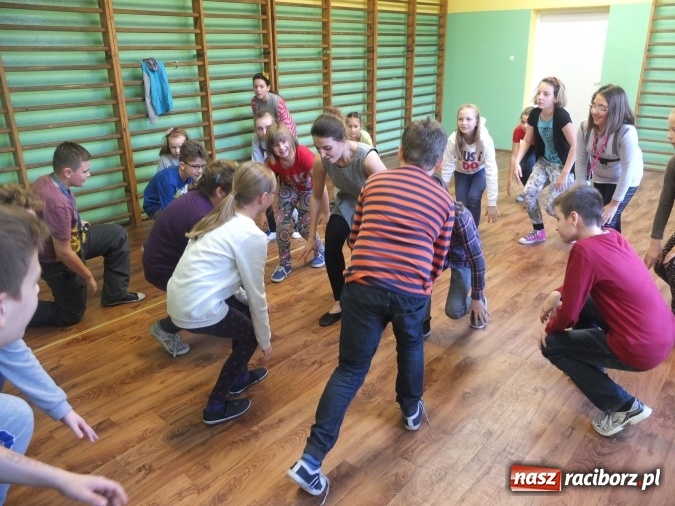 Zdjęcie w galerii na portalu naszraciborz.pl: Warsztaty aktorskie z Roksaną Lewak w Kuźni Raciborskiej  wiadomości z regionu