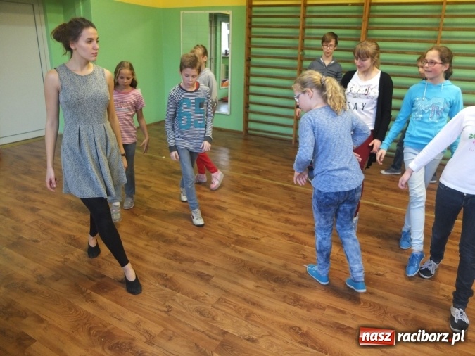 Zdjęcie w galerii na portalu naszraciborz.pl: Warsztaty aktorskie z Roksaną Lewak w Kuźni Raciborskiej  wiadomości z regionu