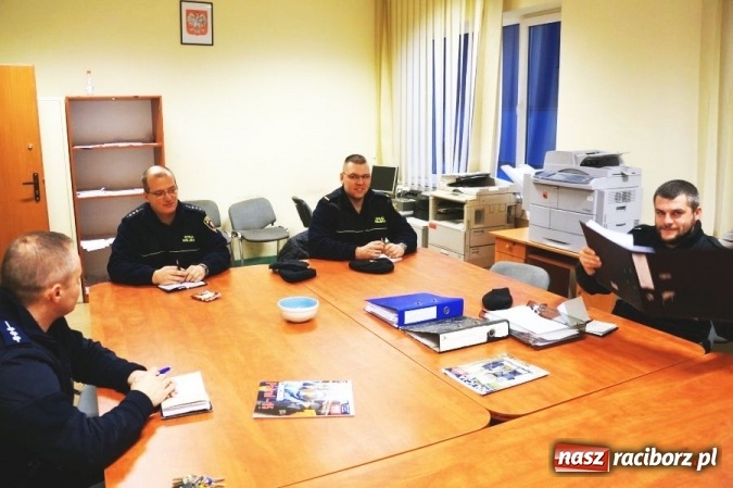 Zdjęcie w galerii na portalu naszraciborz.pl: Wspólne patrole Policji i Straży Miejskiej na ulicach Raciborza  wiadomości z regionu