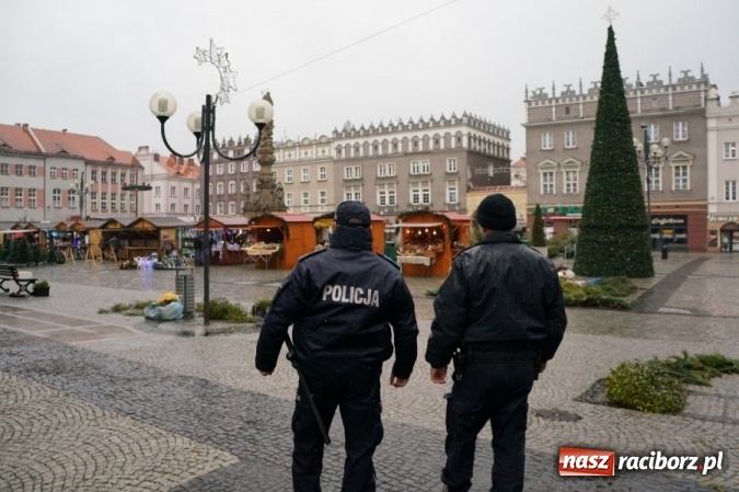 Zdjęcie w galerii na portalu naszraciborz.pl: Wspólne patrole Policji i Straży Miejskiej na ulicach Raciborza  wiadomości z regionu