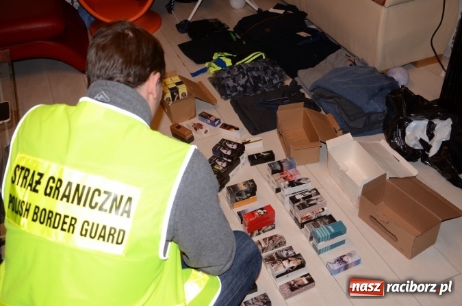 Zdjęcie w galerii na portalu naszraciborz.pl: Raciborscy pogranicznicy rozbili grupę przestępczą zajmującą się przemytem podrobionych towarów  wiadomości z regionu