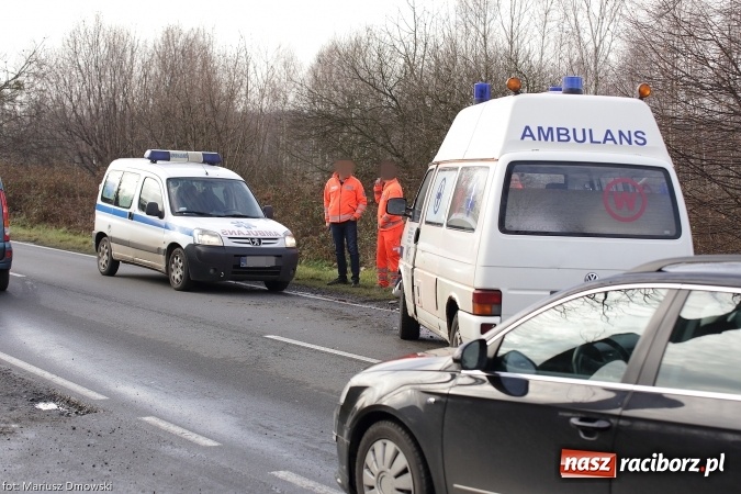 Zdjęcie w galerii na portalu naszraciborz.pl: Ambulans zderzył się czołowo z renault megane wiadomości z regionu