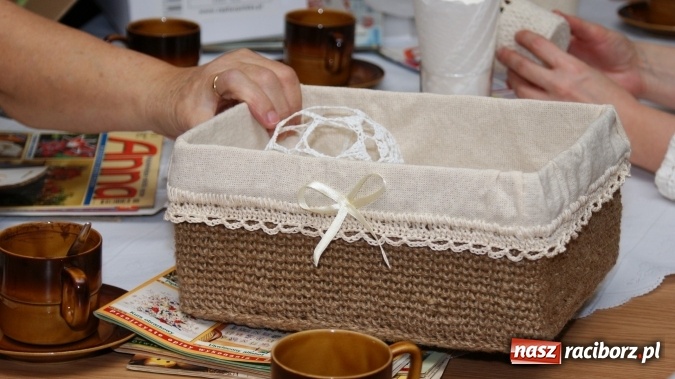 Zdjęcie w galerii na portalu naszraciborz.pl: O tajnikach sutaszu w bibliotece  wiadomości z regionu