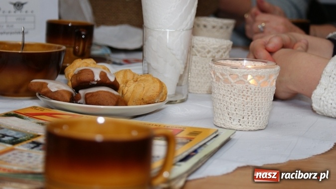 Zdjęcie w galerii na portalu naszraciborz.pl: O tajnikach sutaszu w bibliotece  wiadomości z regionu