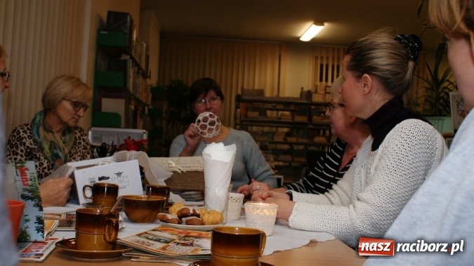 Zdjęcie w galerii na portalu naszraciborz.pl: O tajnikach sutaszu w bibliotece  wiadomości z regionu