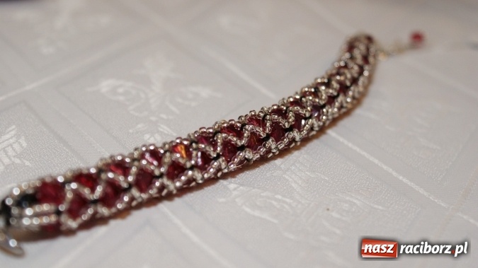 Zdjęcie w galerii na portalu naszraciborz.pl: O tajnikach sutaszu w bibliotece  wiadomości z regionu