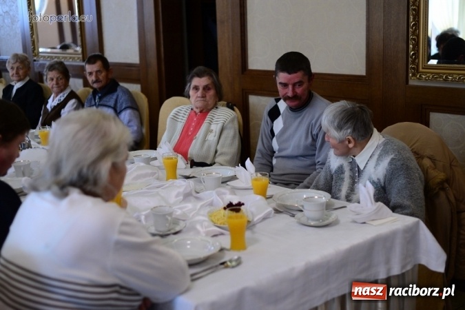 Zdjęcie w galerii na portalu naszraciborz.pl: Przy wigilijnym stole w krzanowickiej Perle wiadomości z regionu