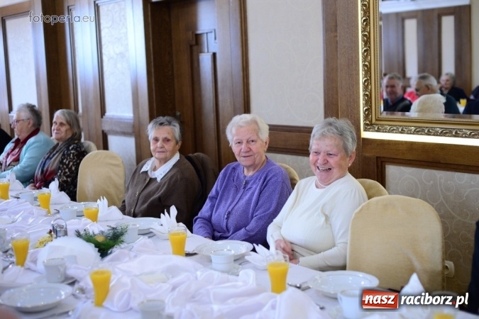 Zdjęcie w galerii na portalu naszraciborz.pl: Przy wigilijnym stole w krzanowickiej Perle wiadomości z regionu