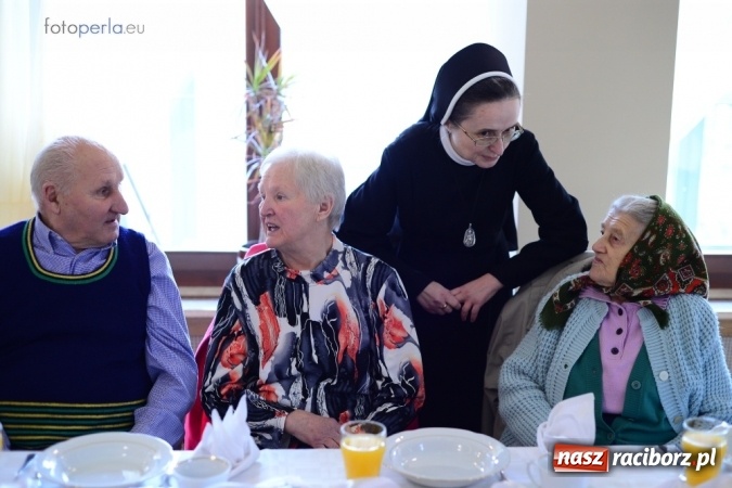 Zdjęcie w galerii na portalu naszraciborz.pl: Przy wigilijnym stole w krzanowickiej Perle wiadomości z regionu