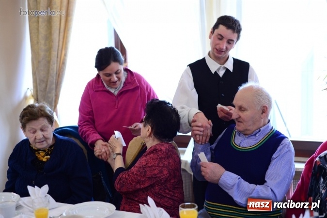 Zdjęcie w galerii na portalu naszraciborz.pl: Przy wigilijnym stole w krzanowickiej Perle wiadomości z regionu