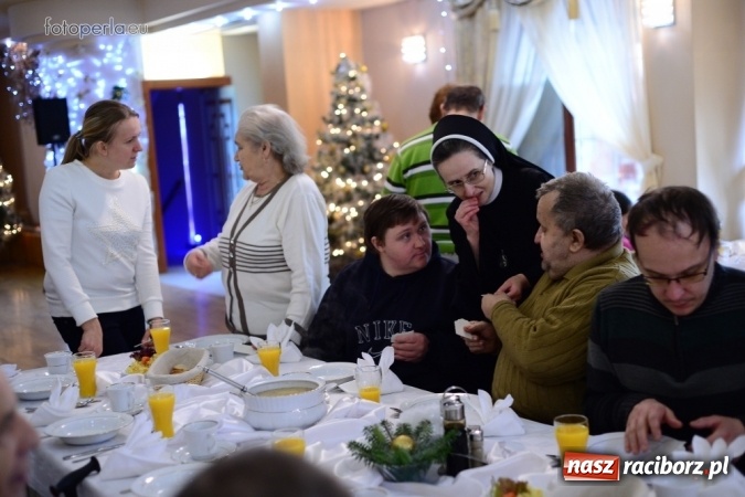 Zdjęcie w galerii na portalu naszraciborz.pl: Przy wigilijnym stole w krzanowickiej Perle wiadomości z regionu