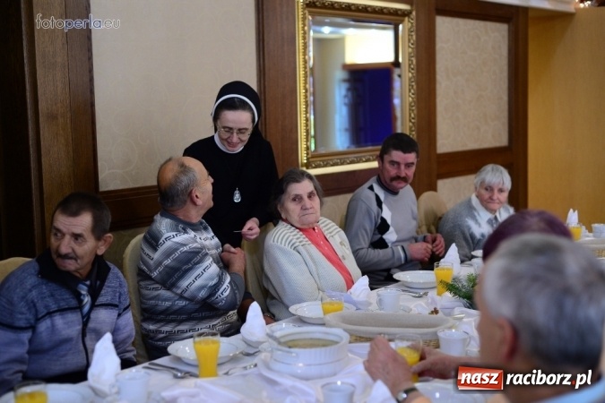 Zdjęcie w galerii na portalu naszraciborz.pl: Przy wigilijnym stole w krzanowickiej Perle wiadomości z regionu