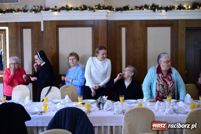 Zdjęcie w galerii na portalu naszraciborz.pl: Przy wigilijnym stole w krzanowickiej Perle wiadomości z regionu