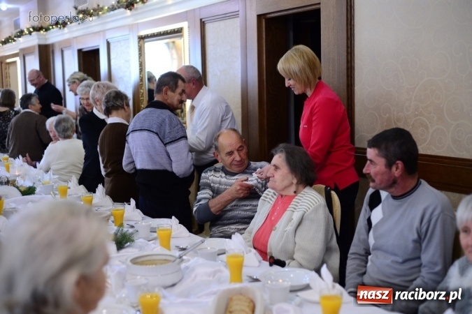Zdjęcie w galerii na portalu naszraciborz.pl: Przy wigilijnym stole w krzanowickiej Perle wiadomości z regionu