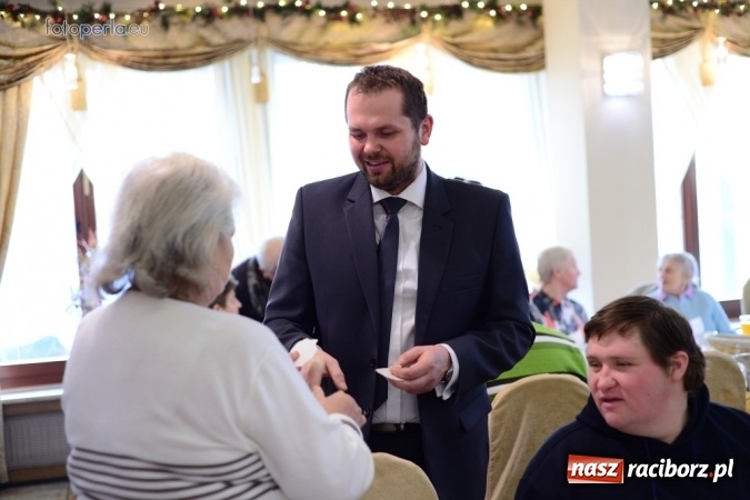 Zdjęcie w galerii na portalu naszraciborz.pl: Przy wigilijnym stole w krzanowickiej Perle wiadomości z regionu