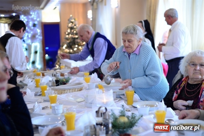 Zdjęcie w galerii na portalu naszraciborz.pl: Przy wigilijnym stole w krzanowickiej Perle wiadomości z regionu