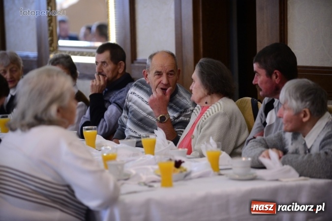 Zdjęcie w galerii na portalu naszraciborz.pl: Przy wigilijnym stole w krzanowickiej Perle wiadomości z regionu