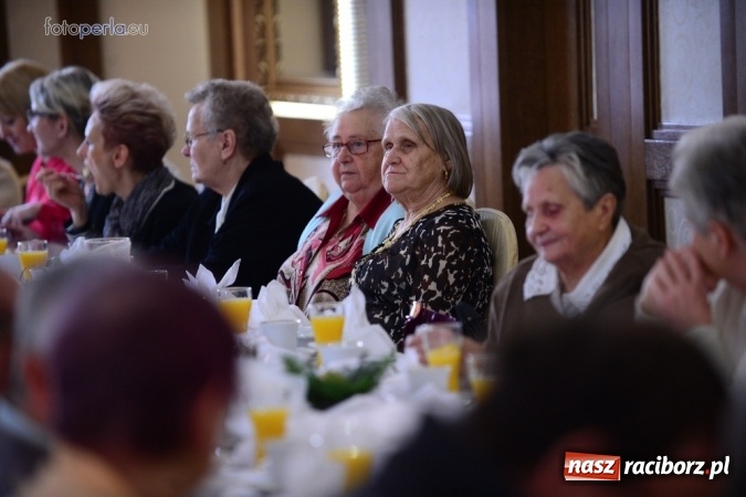 Zdjęcie w galerii na portalu naszraciborz.pl: Przy wigilijnym stole w krzanowickiej Perle wiadomości z regionu