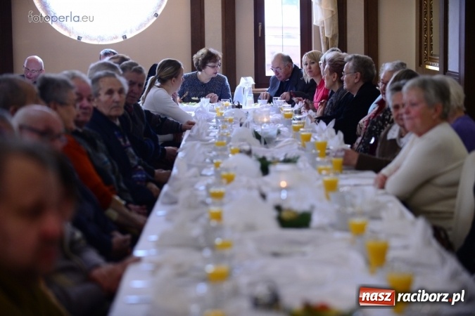 Zdjęcie w galerii na portalu naszraciborz.pl: Przy wigilijnym stole w krzanowickiej Perle wiadomości z regionu