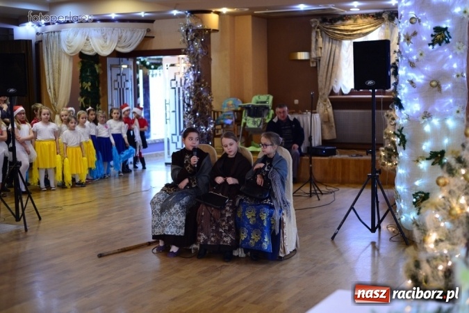 Zdjęcie w galerii na portalu naszraciborz.pl: Przy wigilijnym stole w krzanowickiej Perle wiadomości z regionu