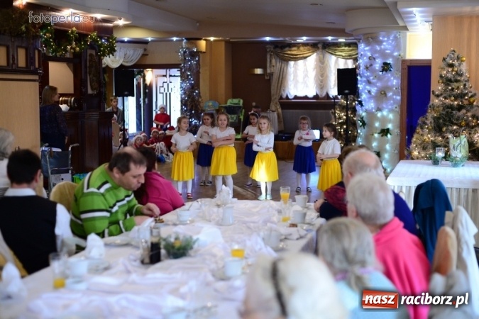 Zdjęcie w galerii na portalu naszraciborz.pl: Przy wigilijnym stole w krzanowickiej Perle wiadomości z regionu
