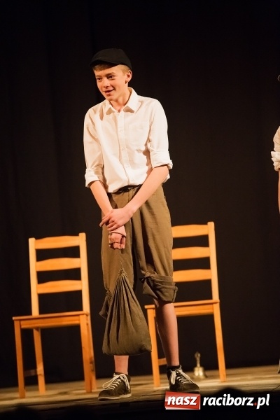 Zdjęcie w galerii na portalu naszraciborz.pl: Historia Pana Sommera na deskach Strzechy wiadomości z regionu