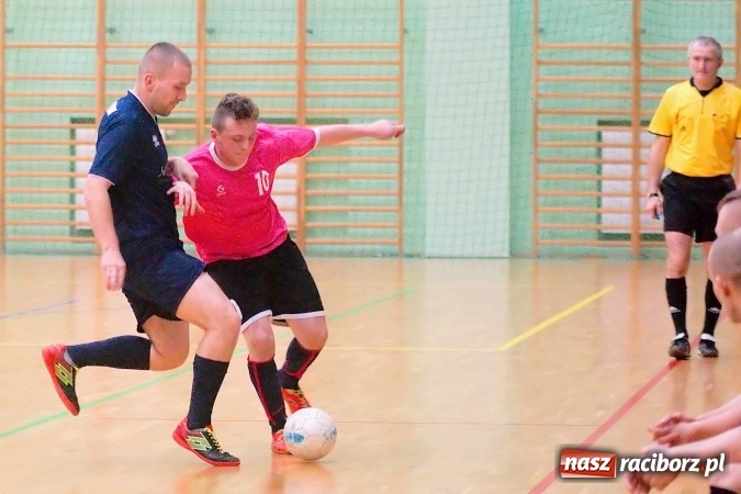 Zdjęcie w galerii na portalu naszraciborz.pl: Piątek z HLPN. Pierwsza wygrana Ultimate Team. Pewne trzy oczka IC Team wiadomości z regionu