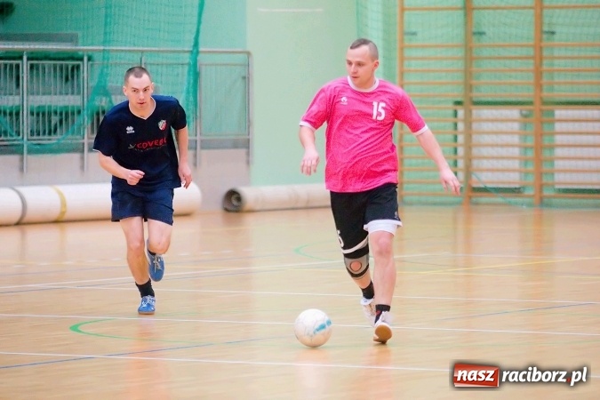 Zdjęcie w galerii na portalu naszraciborz.pl: Piątek z HLPN. Pierwsza wygrana Ultimate Team. Pewne trzy oczka IC Team wiadomości z regionu