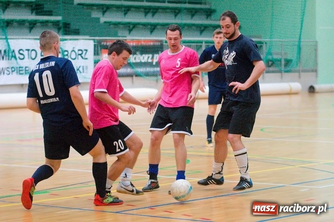 Zdjęcie w galerii na portalu naszraciborz.pl: Piątek z HLPN. Pierwsza wygrana Ultimate Team. Pewne trzy oczka IC Team wiadomości z regionu