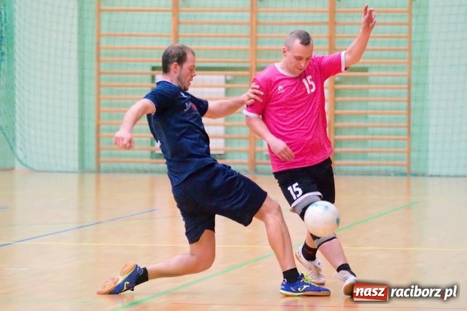 Zdjęcie w galerii na portalu naszraciborz.pl: Piątek z HLPN. Pierwsza wygrana Ultimate Team. Pewne trzy oczka IC Team wiadomości z regionu