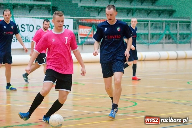 Zdjęcie w galerii na portalu naszraciborz.pl: Piątek z HLPN. Pierwsza wygrana Ultimate Team. Pewne trzy oczka IC Team wiadomości z regionu