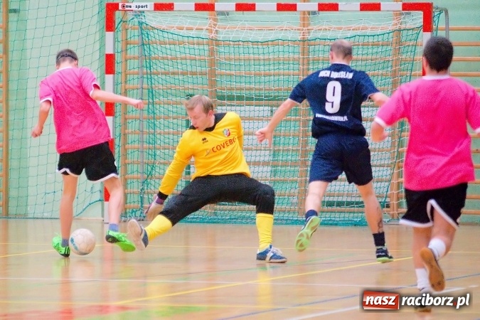 Zdjęcie w galerii na portalu naszraciborz.pl: Piątek z HLPN. Pierwsza wygrana Ultimate Team. Pewne trzy oczka IC Team wiadomości z regionu