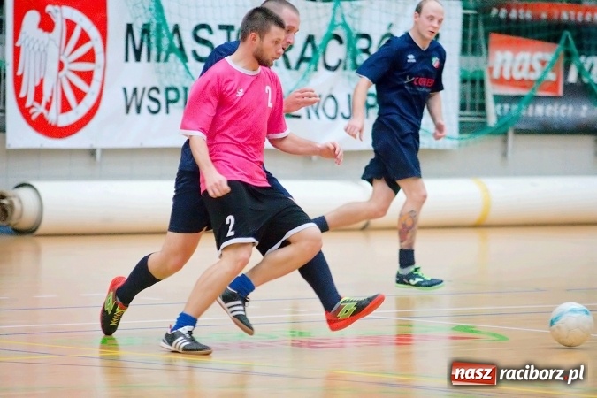 Zdjęcie w galerii na portalu naszraciborz.pl: Piątek z HLPN. Pierwsza wygrana Ultimate Team. Pewne trzy oczka IC Team wiadomości z regionu