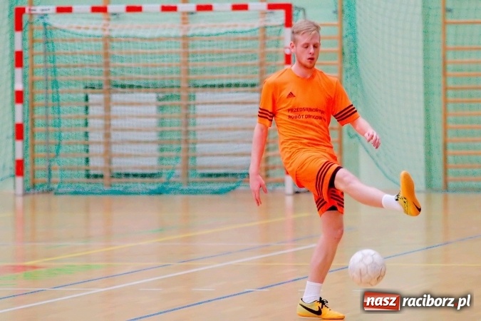 Zdjęcie w galerii na portalu naszraciborz.pl: Piątek z HLPN. Pierwsza wygrana Ultimate Team. Pewne trzy oczka IC Team wiadomości z regionu