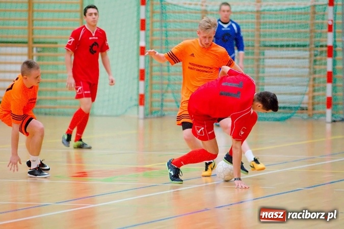 Zdjęcie w galerii na portalu naszraciborz.pl: Piątek z HLPN. Pierwsza wygrana Ultimate Team. Pewne trzy oczka IC Team wiadomości z regionu