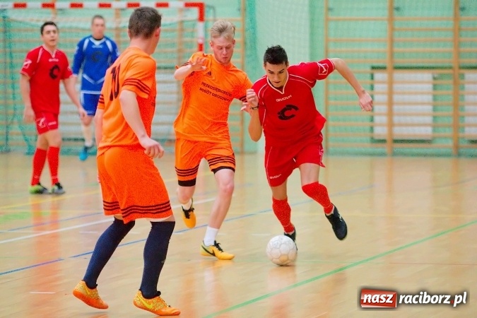 Zdjęcie w galerii na portalu naszraciborz.pl: Piątek z HLPN. Pierwsza wygrana Ultimate Team. Pewne trzy oczka IC Team wiadomości z regionu