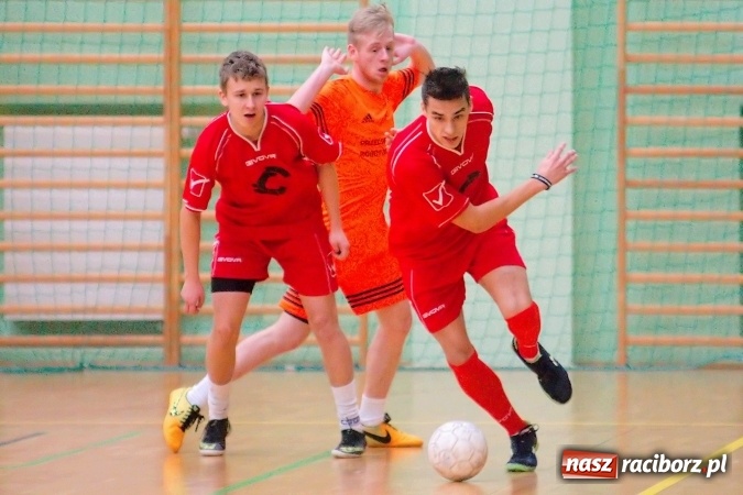 Zdjęcie w galerii na portalu naszraciborz.pl: Piątek z HLPN. Pierwsza wygrana Ultimate Team. Pewne trzy oczka IC Team wiadomości z regionu